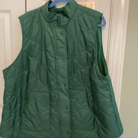 Green fall vest - Picture 1 of 2